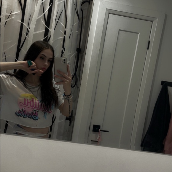 Meet your Posher, Kenzie - Picture 3 of 5